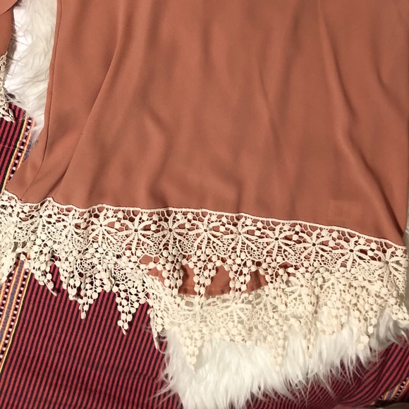 ASTR Crochet Trim Top - Picture 3 of 6